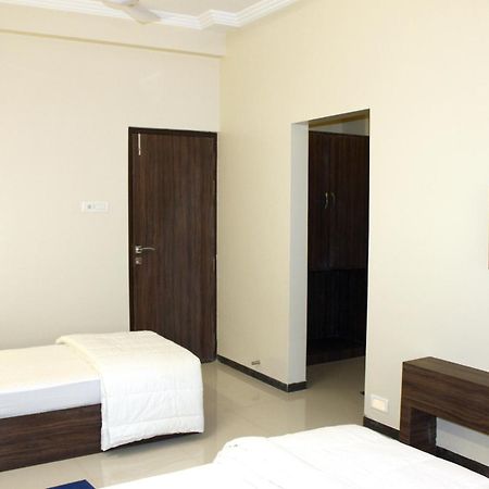 Oyo 4316 Hotel Sai Empire Shirdi Exterior foto