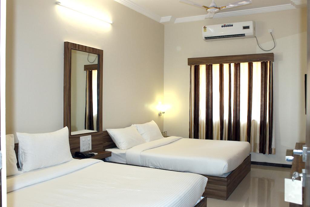 Oyo 4316 Hotel Sai Empire Shirdi Quarto foto