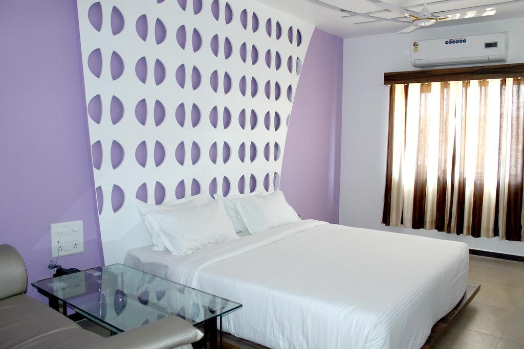 Oyo 4316 Hotel Sai Empire Shirdi Quarto foto