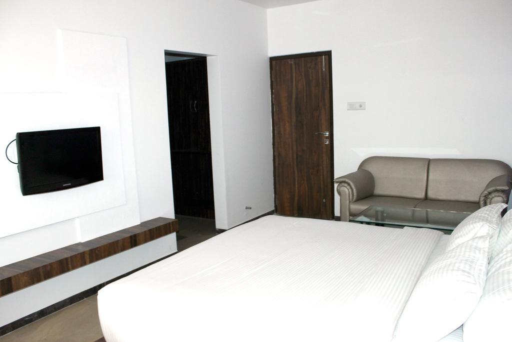 Oyo 4316 Hotel Sai Empire Shirdi Quarto foto