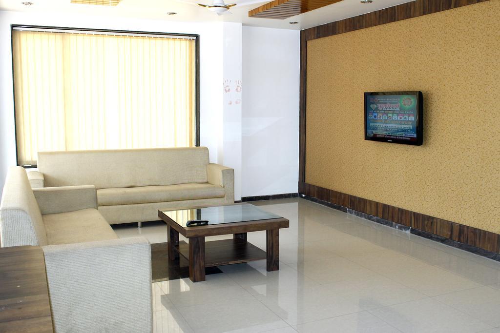 Oyo 4316 Hotel Sai Empire Shirdi Exterior foto