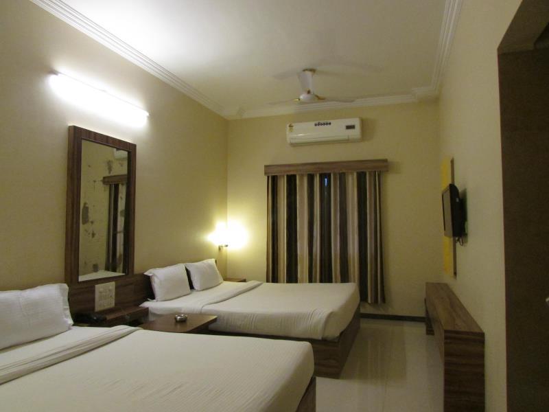 Oyo 4316 Hotel Sai Empire Shirdi Exterior foto