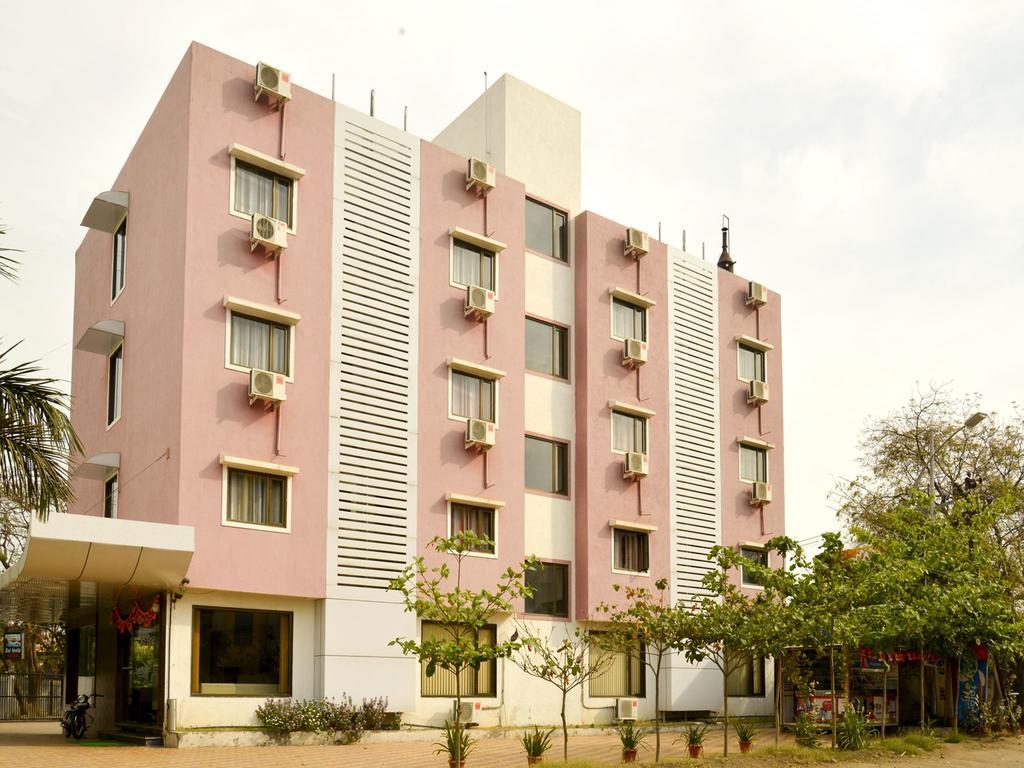 Oyo 4316 Hotel Sai Empire Shirdi Exterior foto
